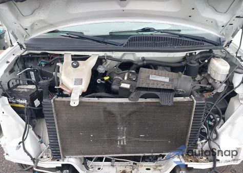 2019 Chevrolet Express G2500 Work Van z USA, uszkodzony, nr VIN 1GCWGAFG0K1371107